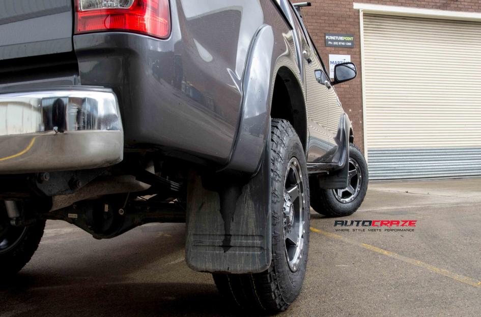 TOYOTA HILUX N70 4WD GD04 GRAPHITE WITH MILLED ACCENTS