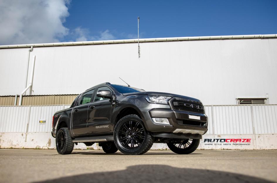 FORD RANGER D2 GLOSS BLACK