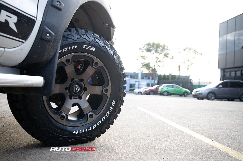 FORD RANGER BEAST BLACK MACHINED WITH DARK TINT