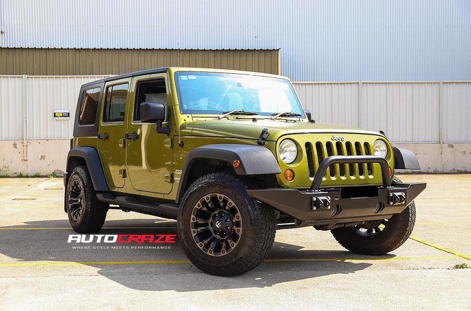 JEEP-WRANGLER-VAPOR-BLACK-MACHINED-WITH-DARK-TINT