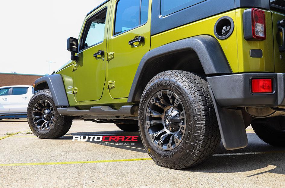 JEEP-WRANGLER-VAPOR-BLACK-MACHINED-WITH-DARK-TINT