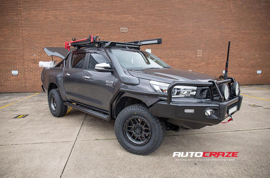 TOYOTA HILUX 4WD BULLY XD MATTE GREY BLACK RING
