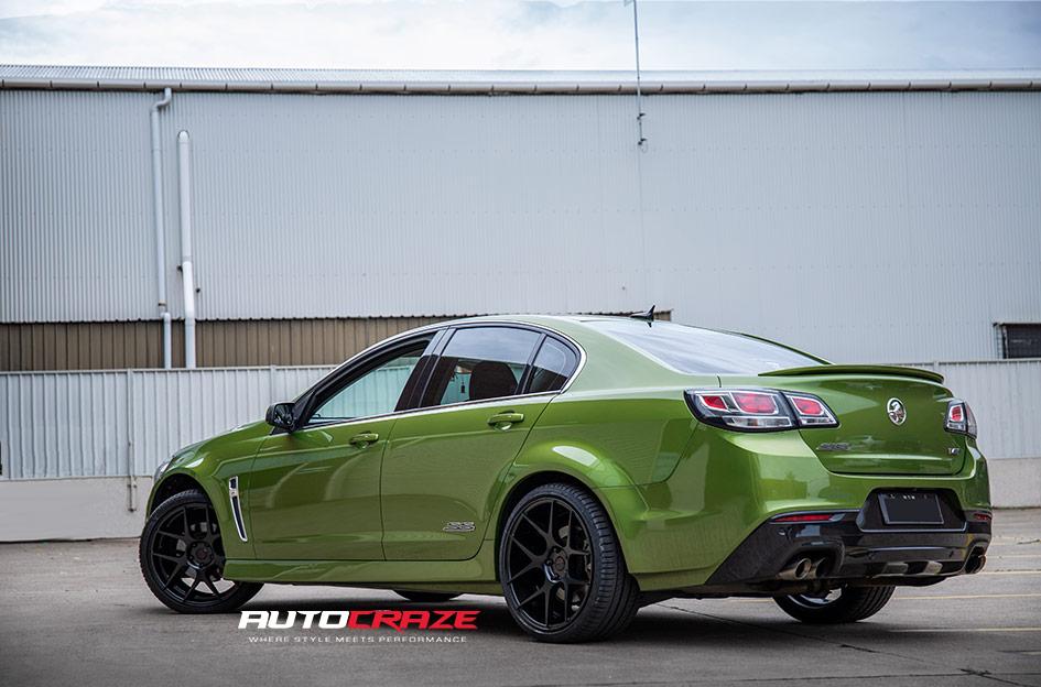 HOLDEN-COMMODORE-STAGE-MATTE-BLACK