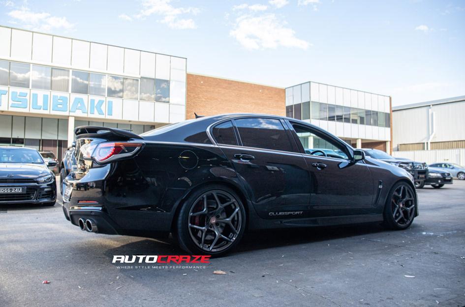 HOLDEN-COMMODORE-HSV-CLUBSPORT-R8-DOMINATE-GUNMETAL