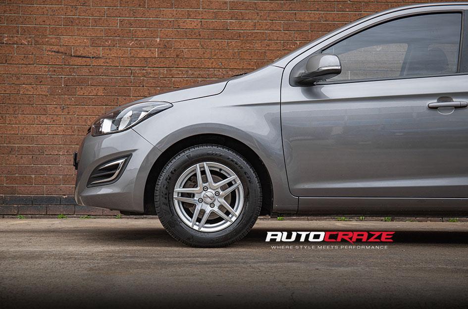 HYUNDAI I20 DECEIT SILVER MACHINED