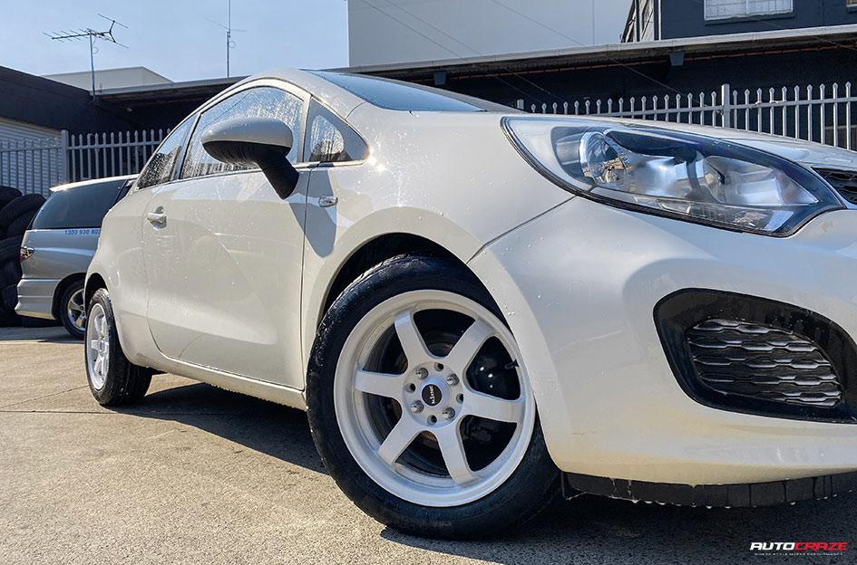 KIA RIO KATANA WHITE