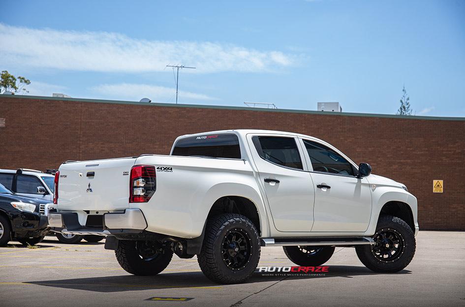 MITSUBISHI TRITON HURRICANE MATTE BLACK