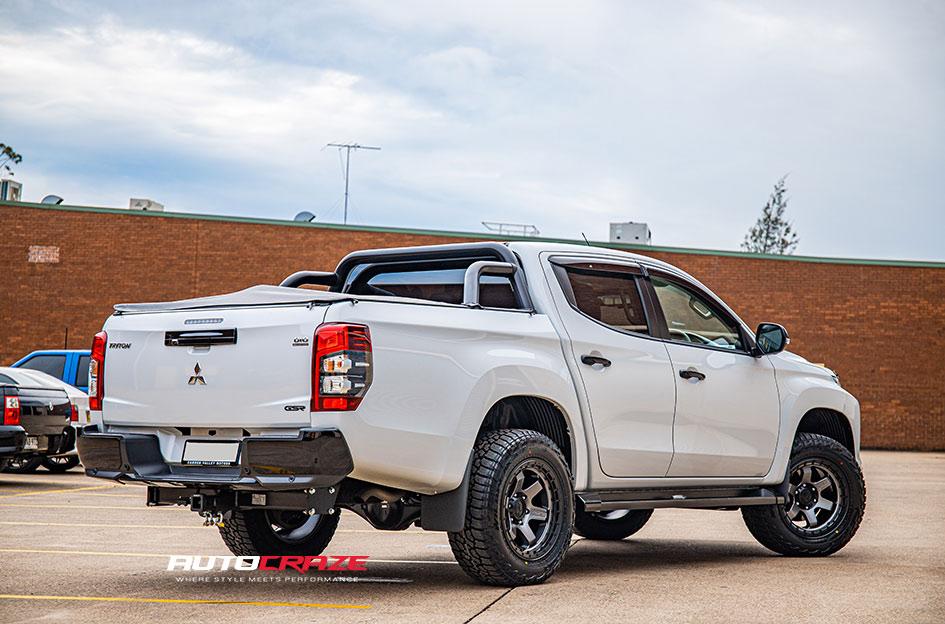 MITSUBISHI TRITON BLOCK MATTE ANTHRACITE BLACK RING