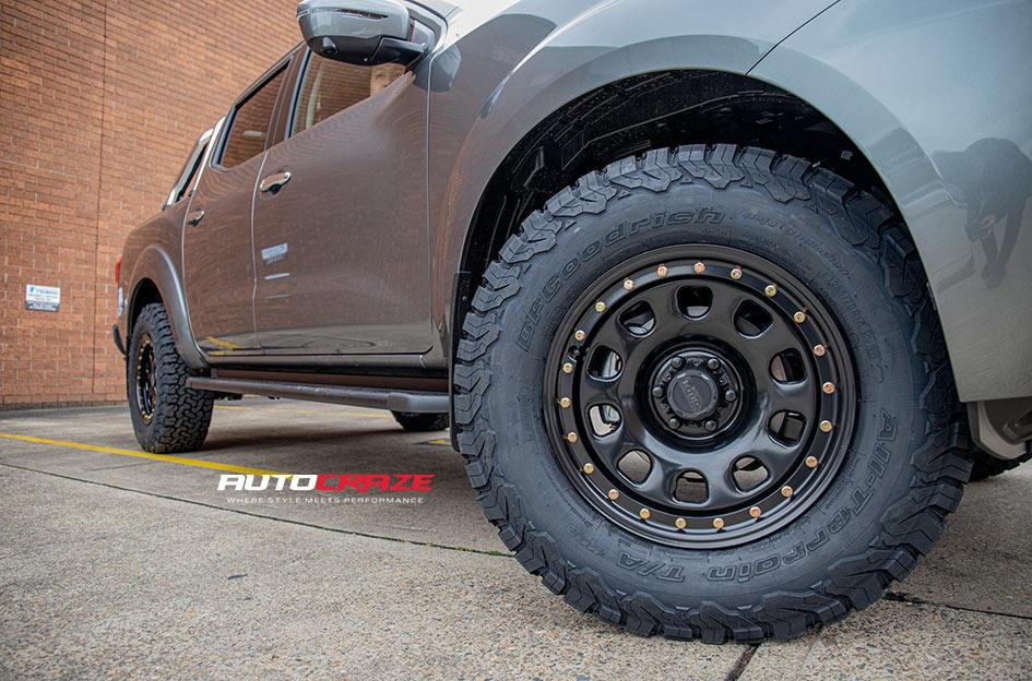 NISSAN NAVARA D HOLE BLACK