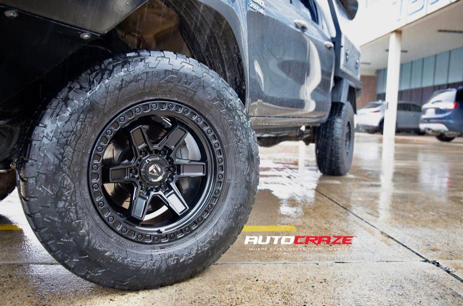 TOYOTA HILUX N80 4WD KICKER MATTE BLACK