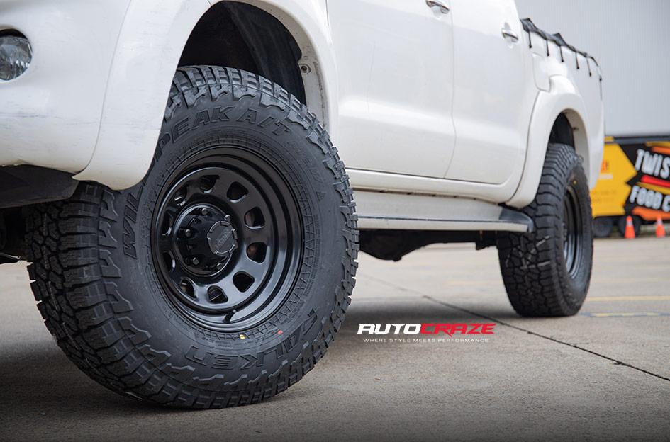 TOYOTA HILUX N70 4WD D HOLE BLACK