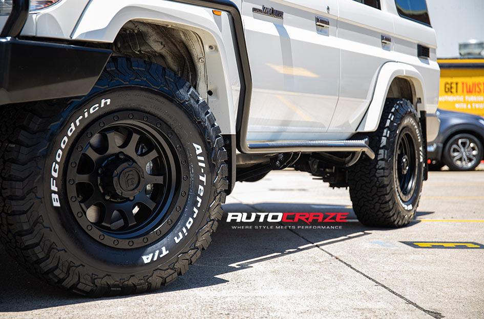 TOYOTA LANDCRUSIER HURRICANE SATIN BLACK