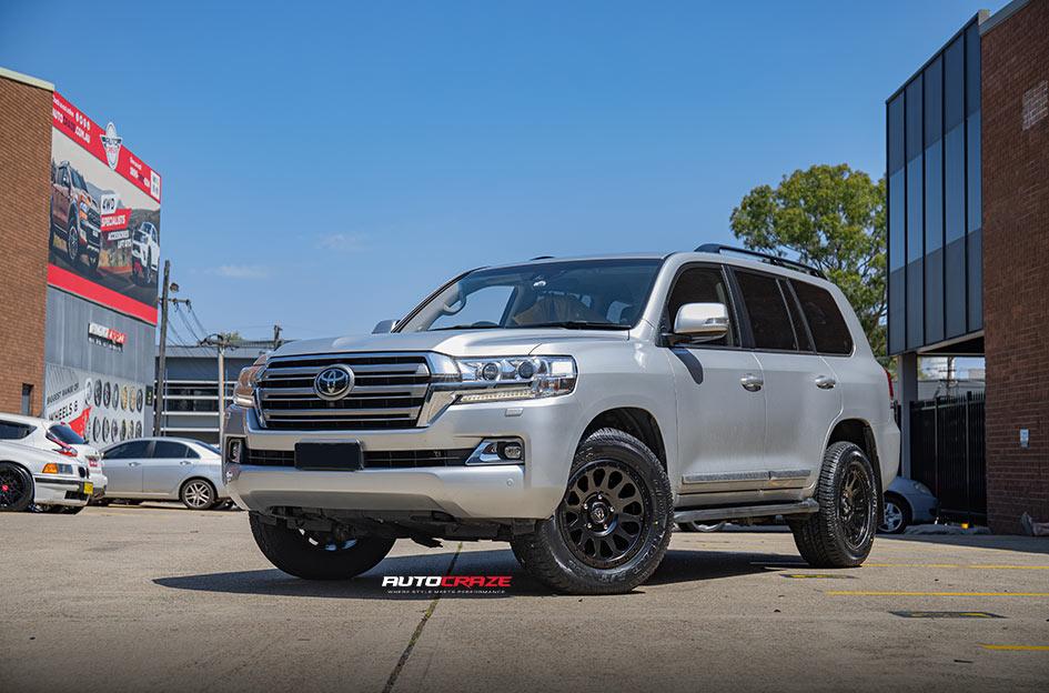 TOYOTA LANDCRUISER VECTOR MATTE BLACK