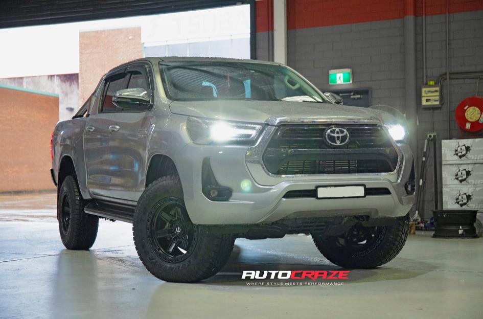 TOYOTA HILUX N80 4WD KICKER MATTE BLACK