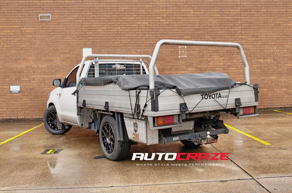 TOYOTA HILUX 2WD BULLY XD SATIN BLACK