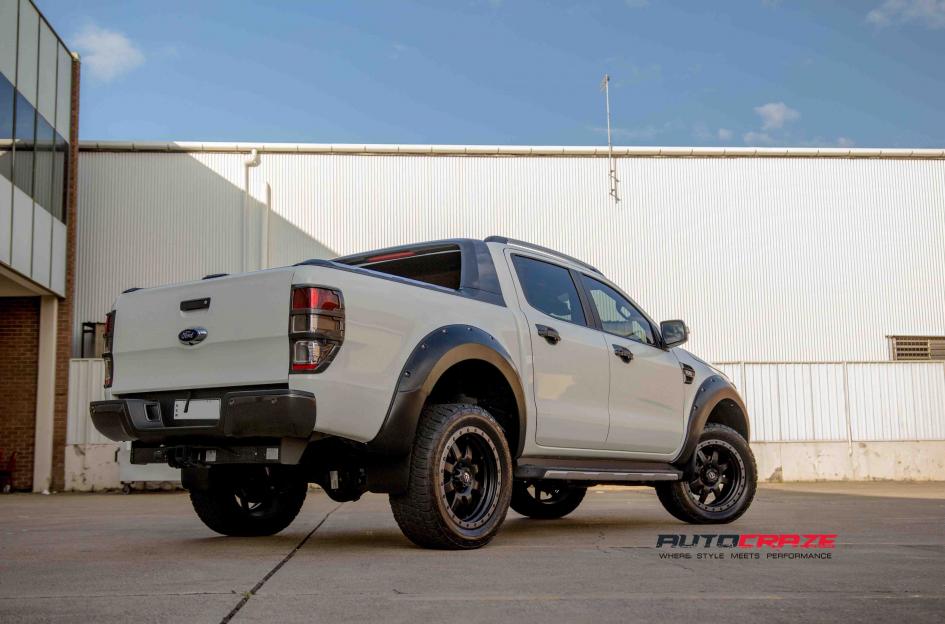 FORD-RANGER-TROPHY-MATTE-BLACK-WITH-ANTHRACITE-RING