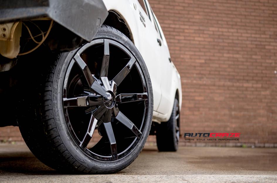 TOYOTA HILUX N70 4WD SLIDE GLOSS BLACK
