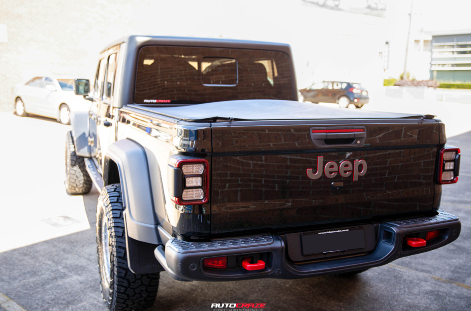 JEEP WRANGLER KMC AZTEC GLOSS SILVER W/ MACHINED FACE