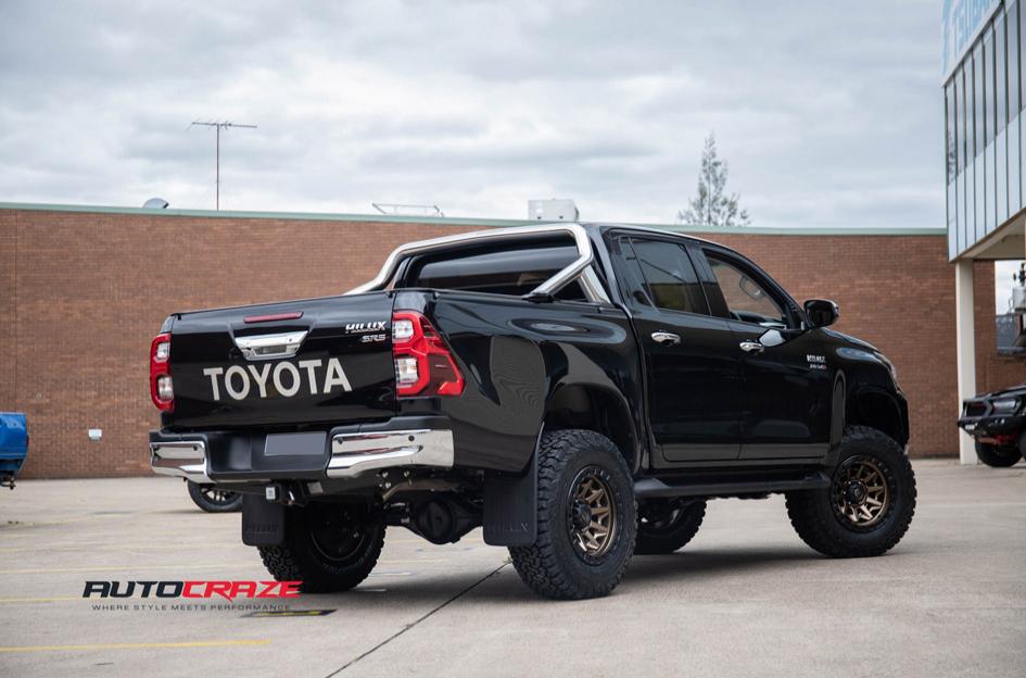 TOYOTA HILUX N80 4WD COVERT BRONZE BLACK LIP