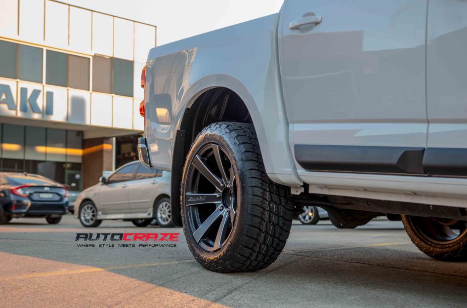 HOLDEN COLORADO RTG GLOSS BLACK MILLED ACCENTS