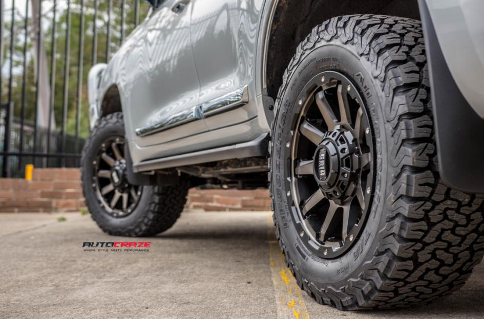 TOYOTA LANDCRUSIER GD05 BRONZE DARK TINT WITH MATTE BLACK