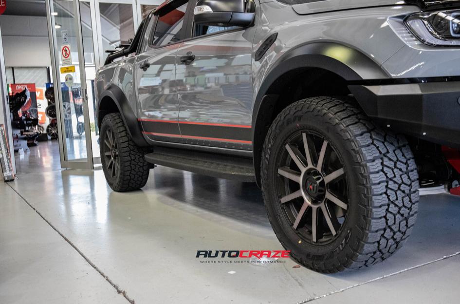 FORD RANGER RAPTOR LUXE GLOSS BLACK MACHINED GRAY TINT