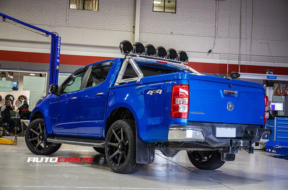 HOLDEN COLORADO AVALANCHE MATTE BLACK GREY FACE