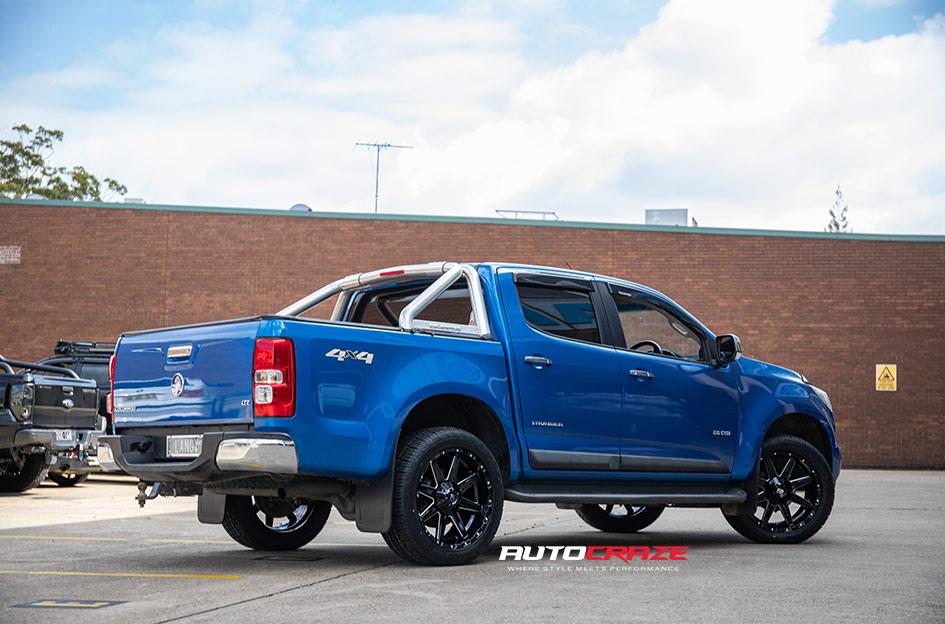 HOLDEN COLORADO BLADE  OR GLOSS BLACK MILLED