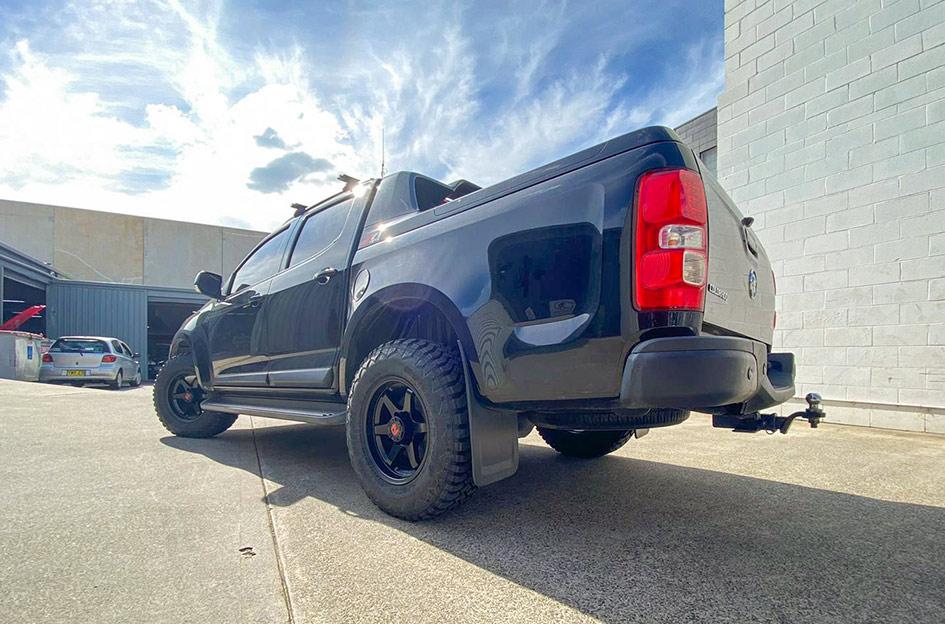 HOLDEN COLORADO PROSECUTOR MATTE BLACK