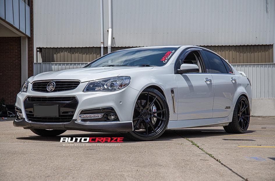 HOLDEN-COMMODORE-SF06-SATIN-BLACK