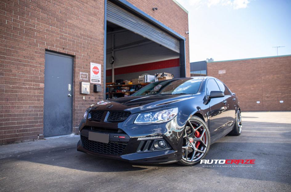 HOLDEN-COMMODORE-HSV-CLUBSPORT-R8-DOMINATE-GUNMETAL