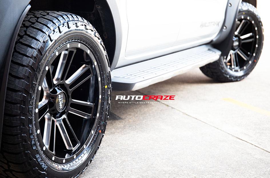 FORD RANGER MO982 GLOSS BLACK MILLED