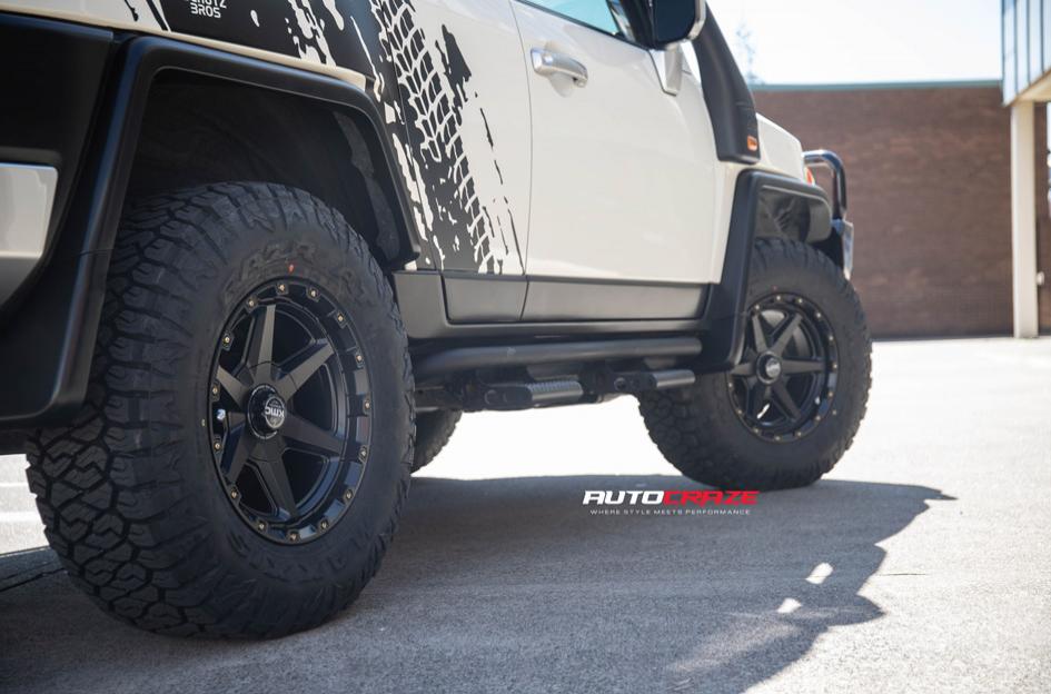 TOYOTA FJ CRUISER TEMPO SATIN BLACK