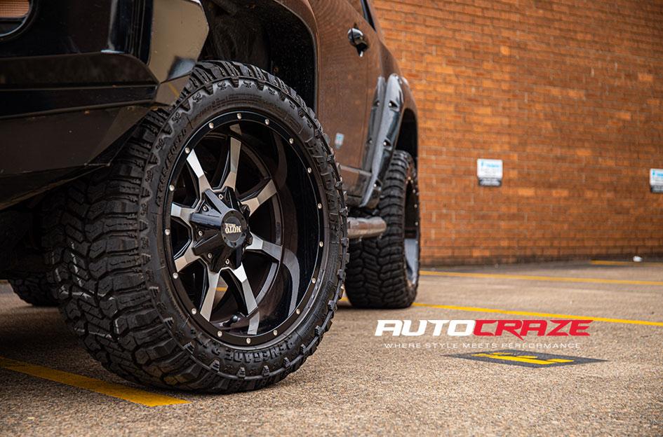 TOYOTA FJ CRUISER MO970 GLOSS BLACK MACHINED FACE