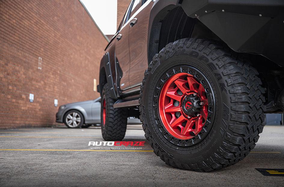 TOYOTA HILUX N80 4WD COVERT CANDY RED BLACK LIP