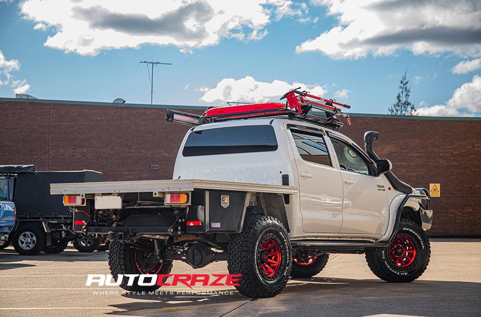 TOYOTA HILUX N70 4WD COVERT CANDY RED BLACK LIP