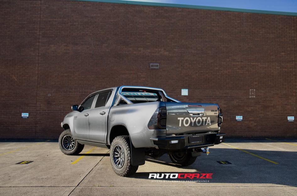 TOYOTA HILUX 4WD REBEL ANTHRACITE CENTER W BLACK LIP