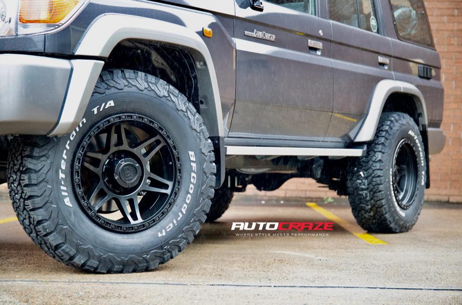 TOYOTA LANDCRUISER KONG SATIN BLACK