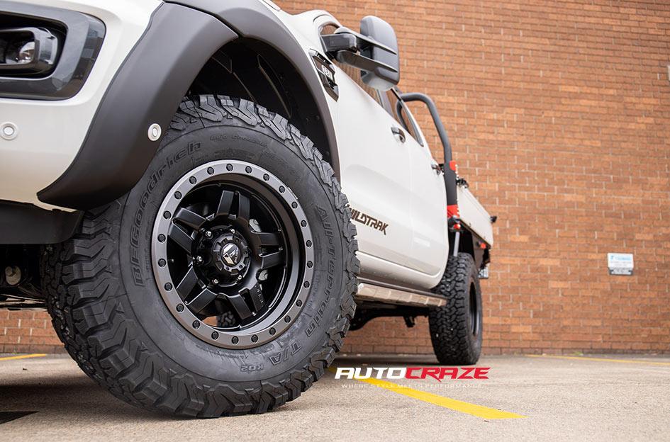 FORD RANGER ANZA MATTE BLACK WITH ANTHRACITE RING