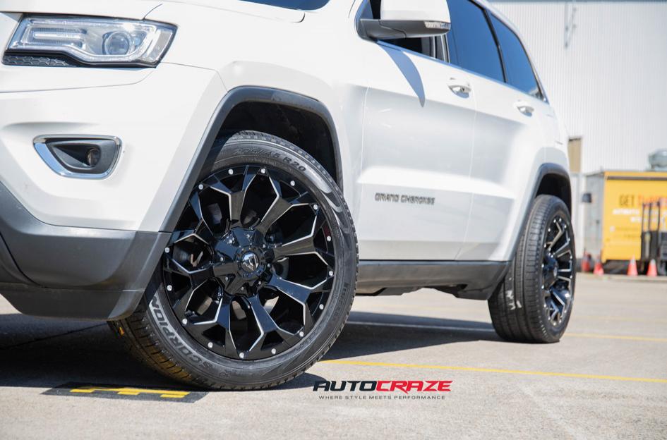 JEEP-GRAND-CHEROKEE-ASSAULT-GLOSS-BLACK-MILLED-ACCENTS