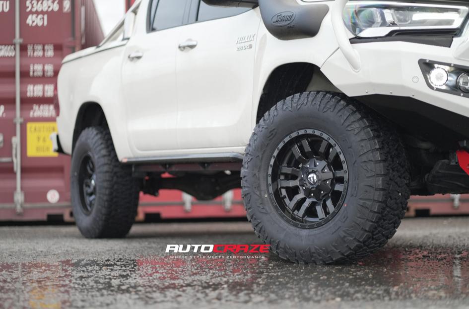 TOYOTA HILUX N80 4WD SLEDGE MATTE BLACK