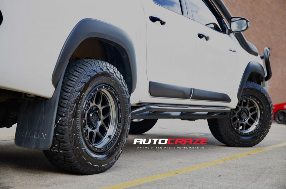 TOYOTA HILUX 4WD MESA KM544 SATIN BLACK GREY TINT