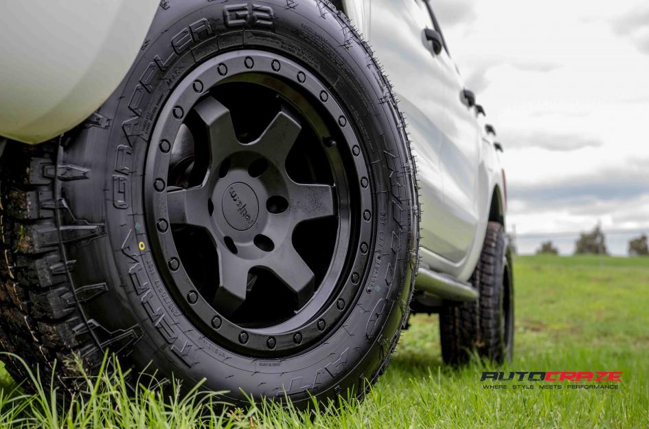 FORD-RANGER-SIX-MATTE-BLACK-FACE-WITH-GLOSS-BLACK-WINDOWS