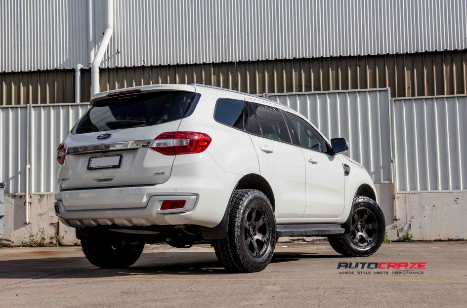 FORD EVEREST BEAST BLACK MACHINED WITH DARK TINT