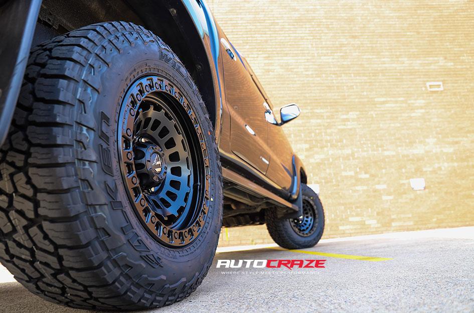 TOYOTA HILUX N70 4WD ZEPHYR MATTE BLACK