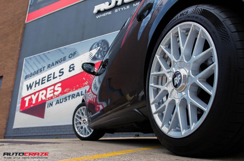 VOLKSWAGEN GOLF RSE SILVER