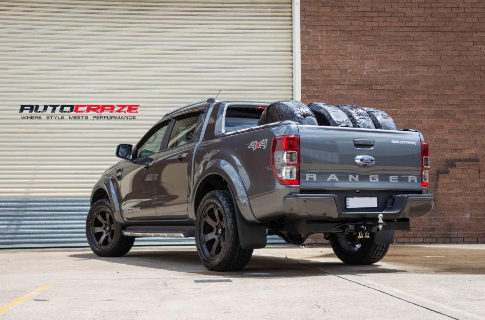 FORD RANGER BEAST BLACK MACHINED WITH DARK TINT