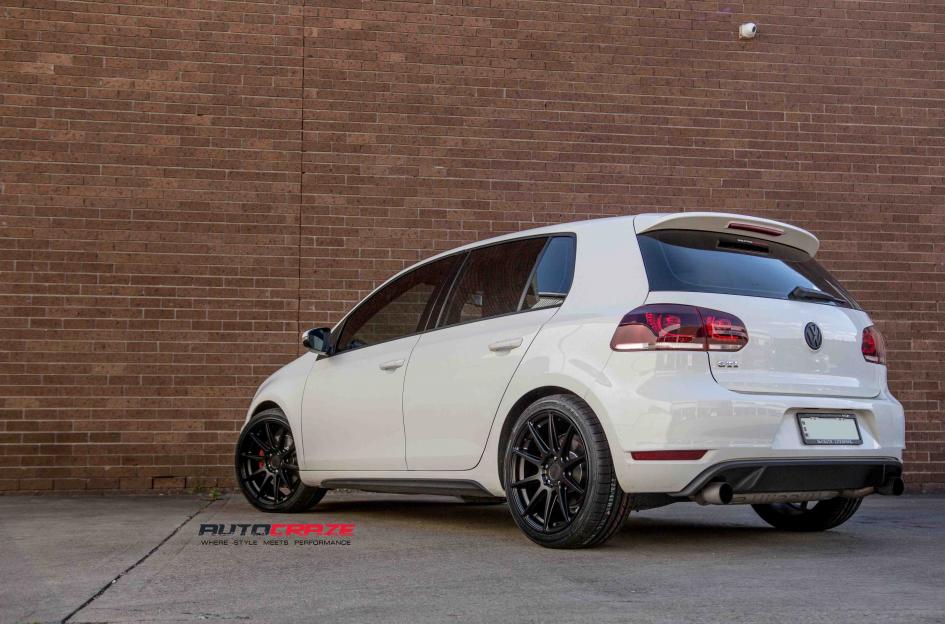 VOLKSWAGEN GOLF ESSEN SATIN BLACK