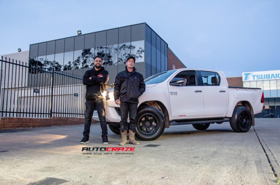 TOYOTA-HILUX-4WD-SIX-MATTE-BLACK-FACE-WITH-GLOSS-BLACK-WINDOWS