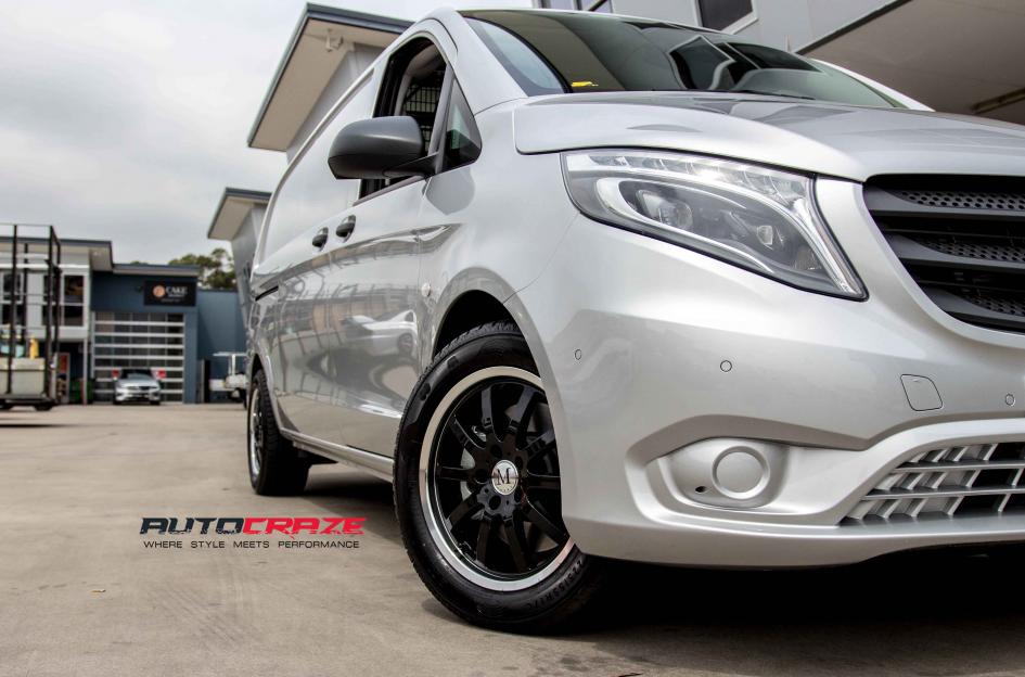 MERCEDES-VITO-WILHELM-GLOSS-BLACK-POLISH-LIP